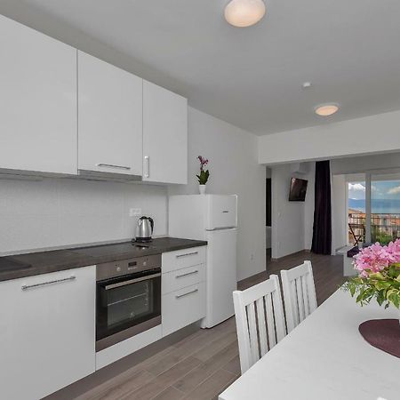 Apartmani Daniela Podgora Ngoại thất bức ảnh