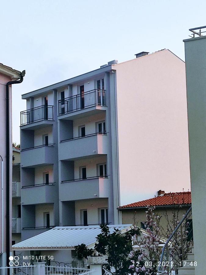 Apartmani Daniela Podgora Ngoại thất bức ảnh