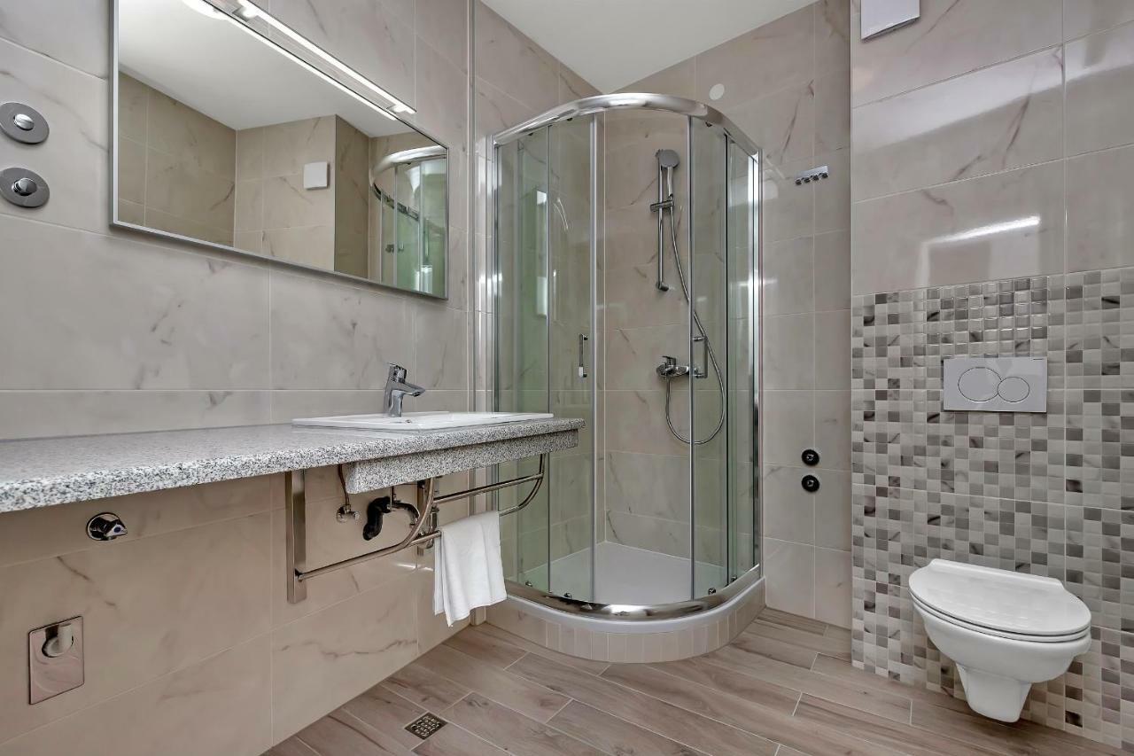 Apartmani Daniela Podgora Ngoại thất bức ảnh