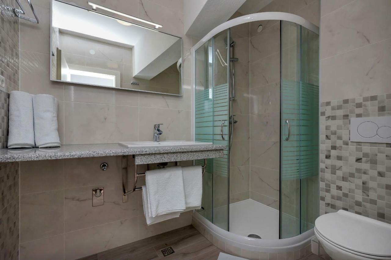 Apartmani Daniela Podgora Ngoại thất bức ảnh