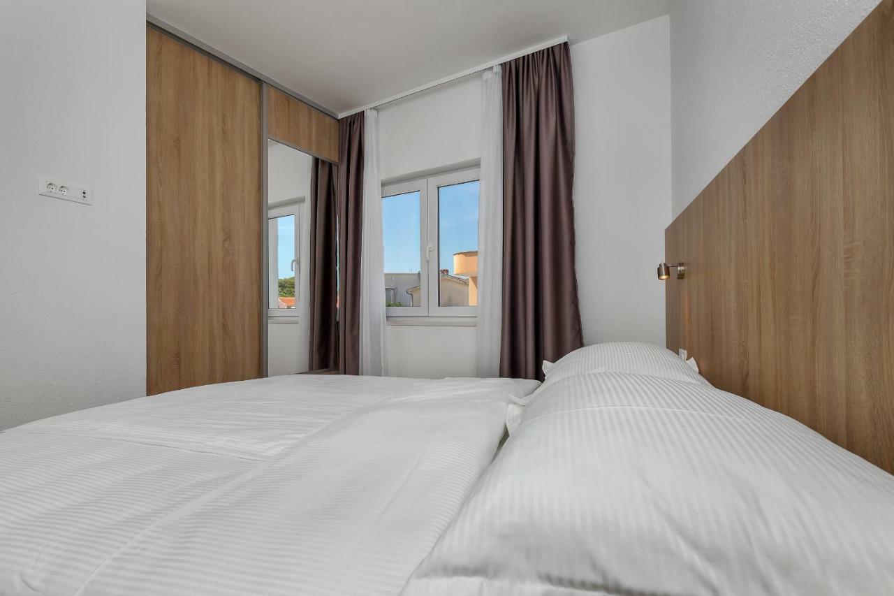 Apartmani Daniela Podgora Ngoại thất bức ảnh
