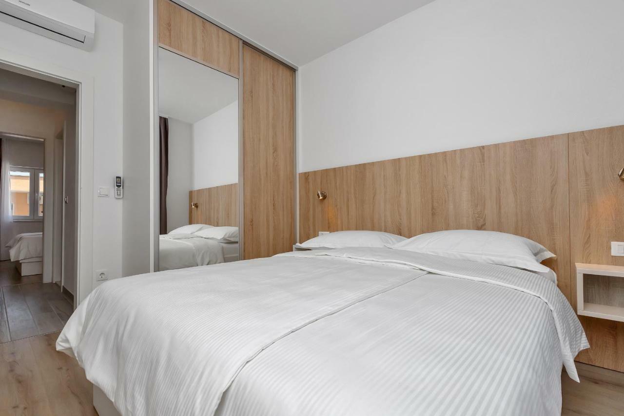 Apartmani Daniela Podgora Ngoại thất bức ảnh