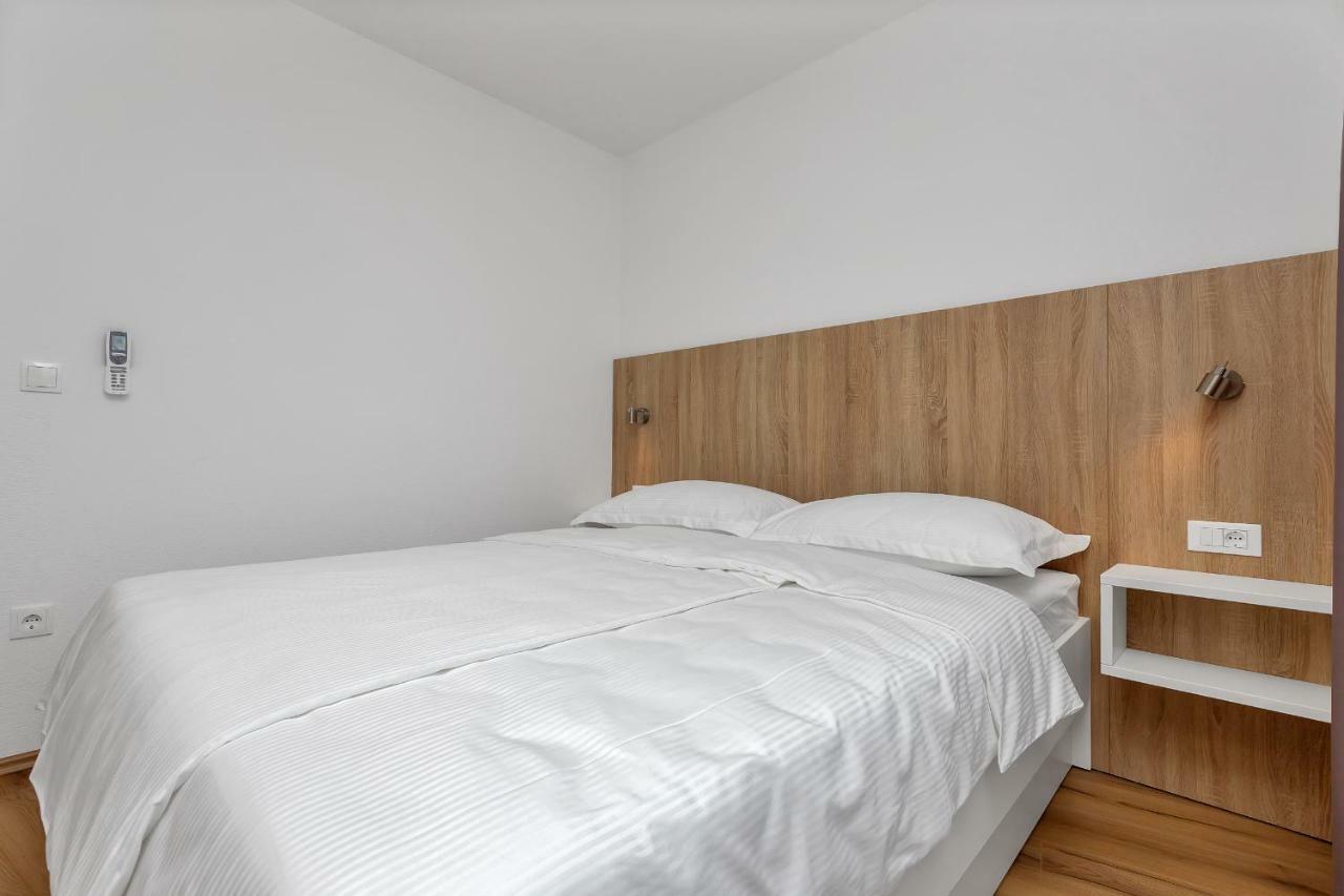 Apartmani Daniela Podgora Ngoại thất bức ảnh