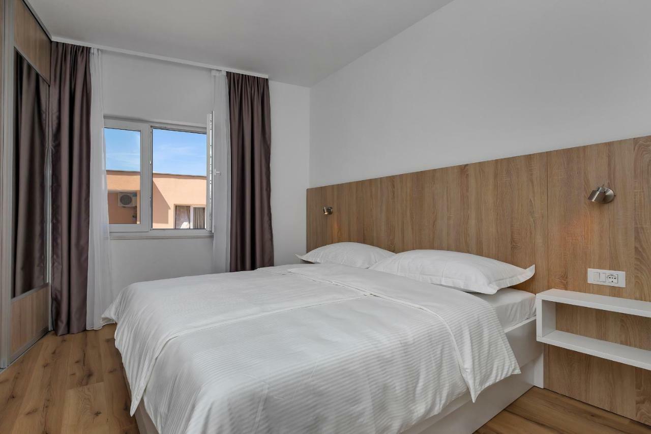 Apartmani Daniela Podgora Ngoại thất bức ảnh